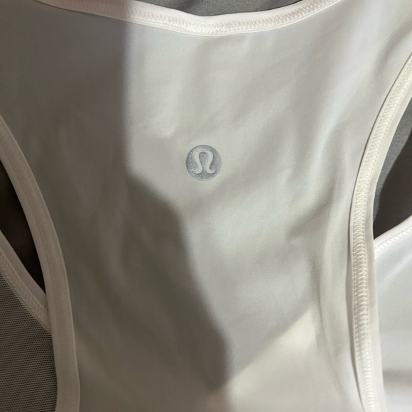 EUC LULULEMON mesh in motion tank top - Picture 10 of 10